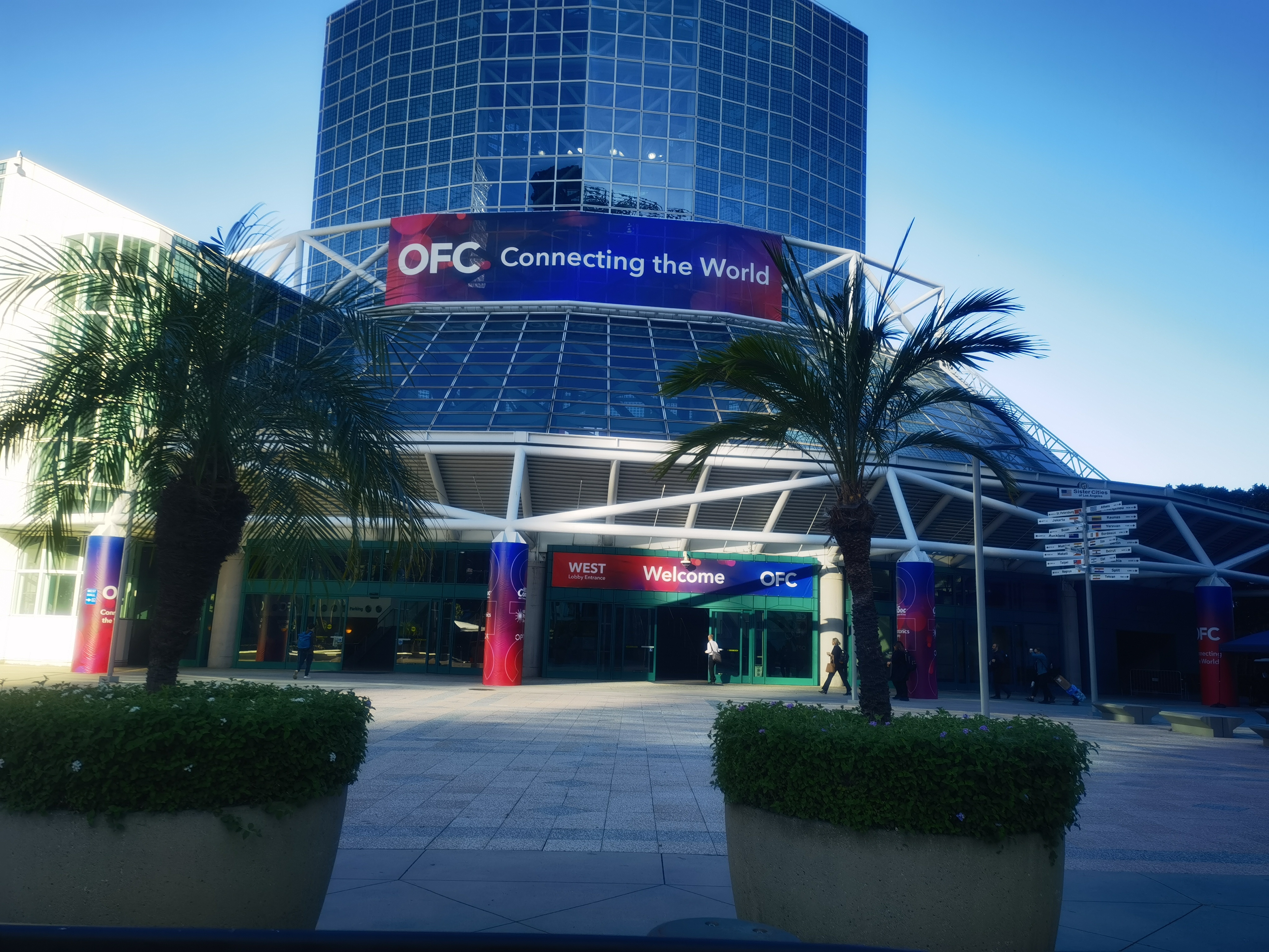 Últimos blogs de la empresa sobre Chengdu Xingxingrong hizo su aparición en OFC 2026, mostrando soluciones de protección de cables de alta gama